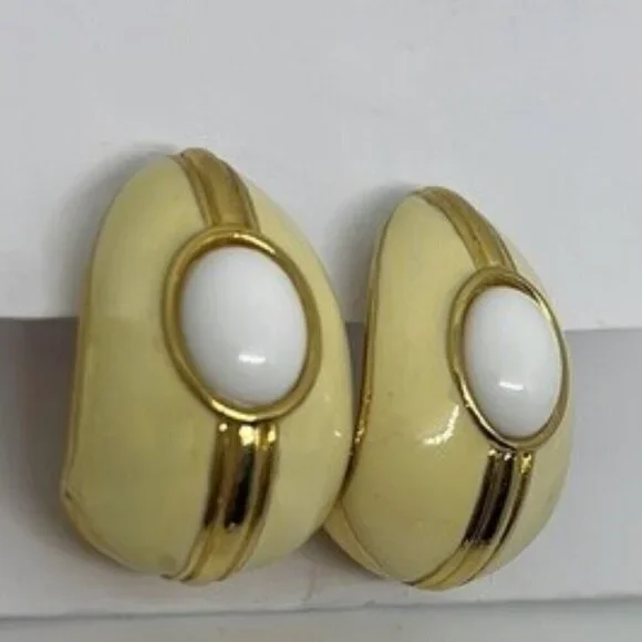 Vintage Gold Tone and Cream Enamel with Thermoset Cabochon Pierced Earrings - Picture 4 of 8